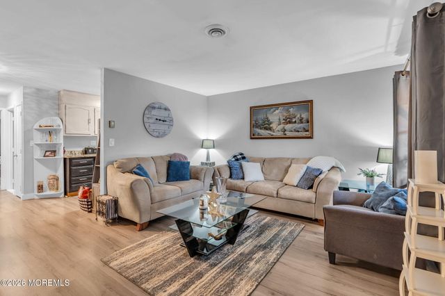21E Yorkshire Court, Manchester, NJ 08759