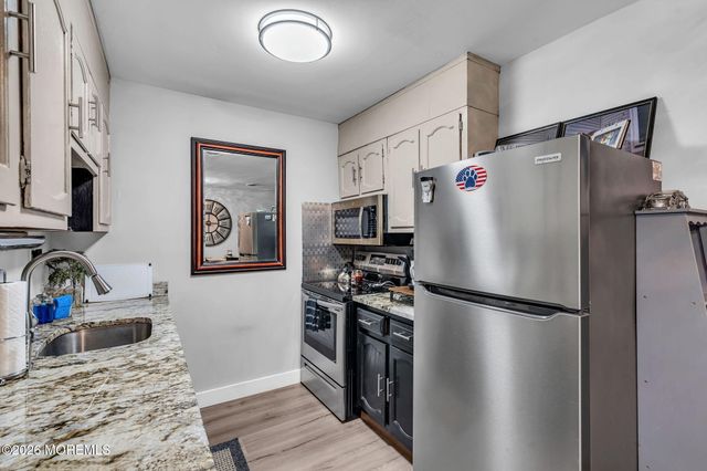 21E Yorkshire Court, Manchester, NJ 08759