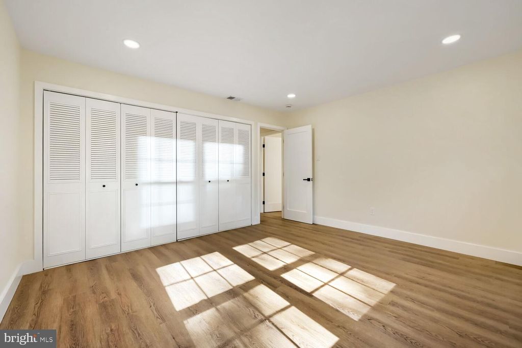 Image 12 of property listing at 5501 WOODENHAWK CIR, Columbia, MD 21044