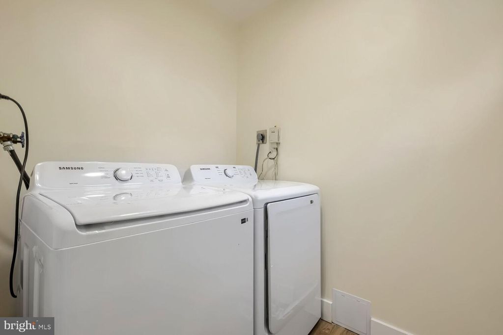 Image 15 of property listing at 5501 WOODENHAWK CIR, Columbia, MD 21044