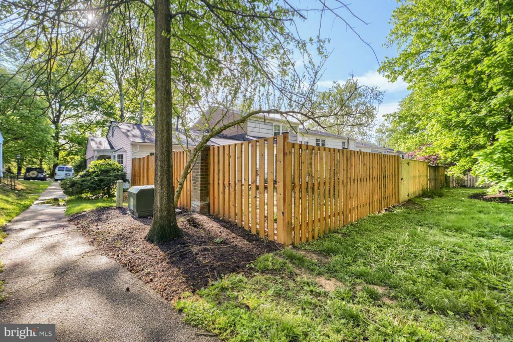 Image 16 of property listing at 5501 WOODENHAWK CIR, Columbia, MD 21044