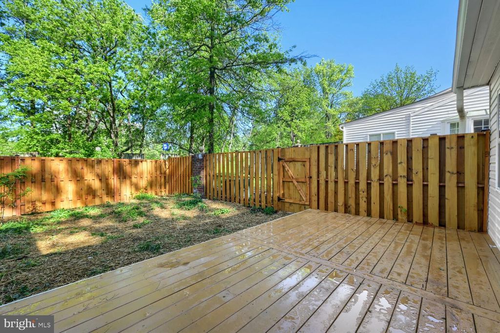 Image 17 of property listing at 5501 WOODENHAWK CIR, Columbia, MD 21044