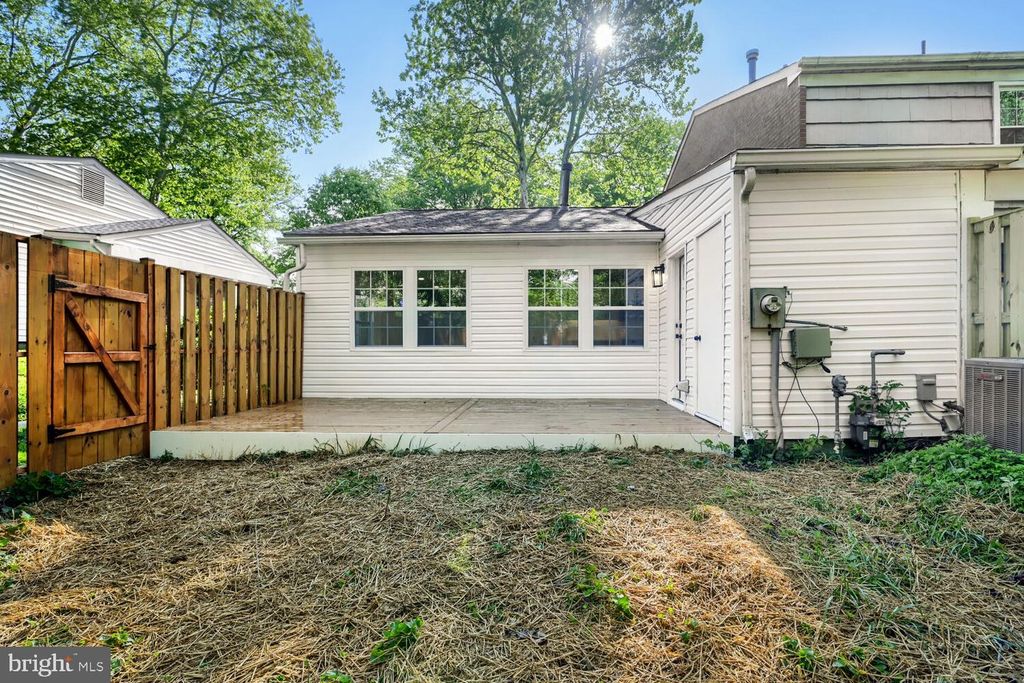 Image 18 of property listing at 5501 WOODENHAWK CIR, Columbia, MD 21044