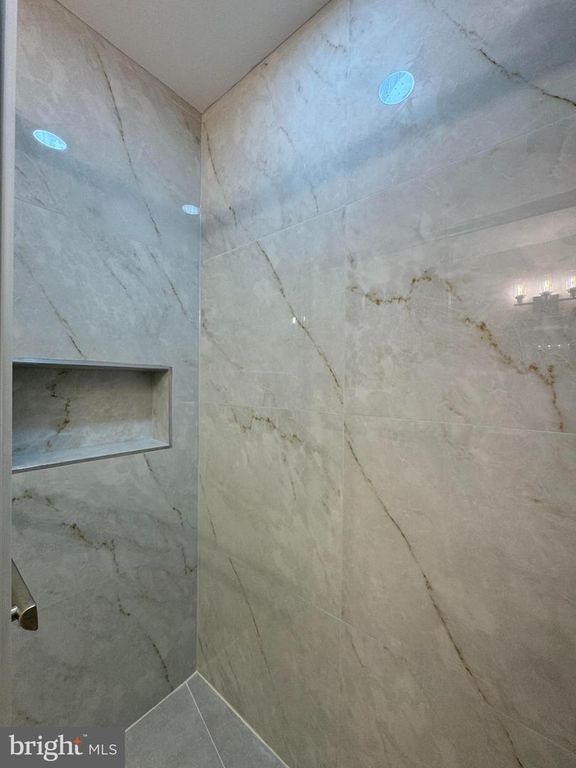 Image 26 of property listing at 5501 WOODENHAWK CIR, Columbia, MD 21044