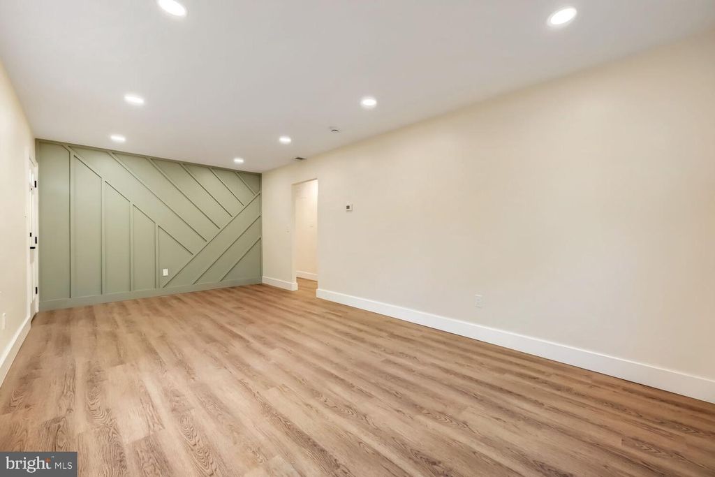 Image 5 of property listing at 5501 WOODENHAWK CIR, Columbia, MD 21044