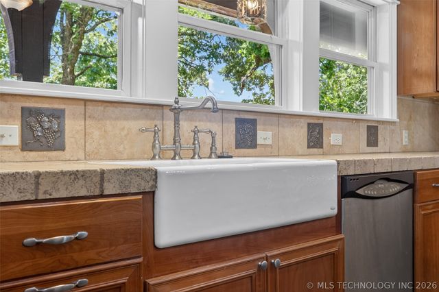 308 Waterford Street, Catoosa, OK 74015