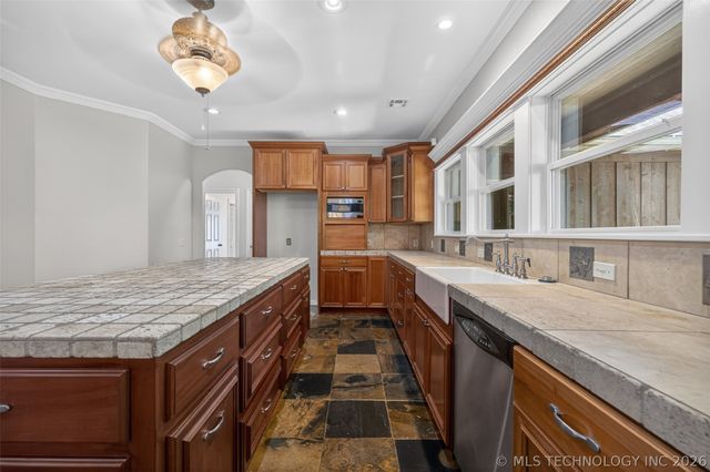 308 Waterford Street, Catoosa, OK 74015