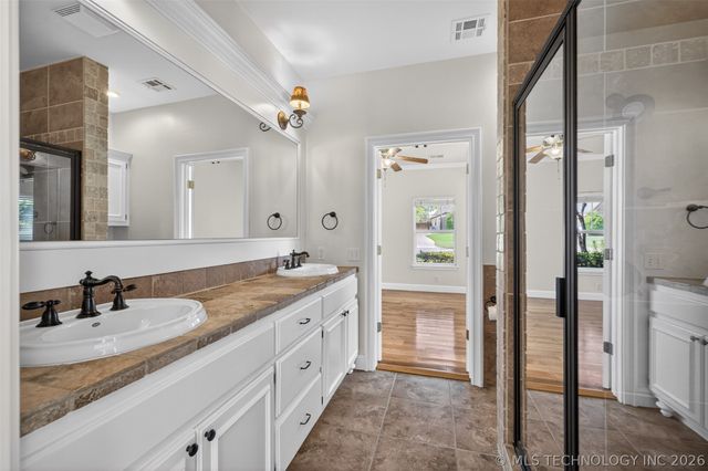 308 Waterford Street, Catoosa, OK 74015