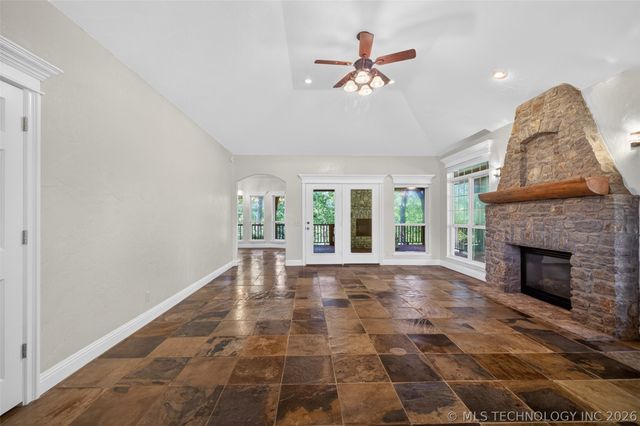 308 Waterford Street, Catoosa, OK 74015