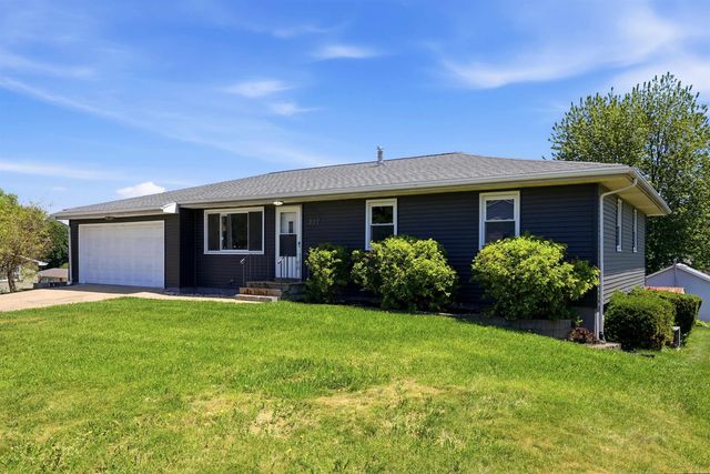 302 Dickens Street, Parkersburg, IA 50665