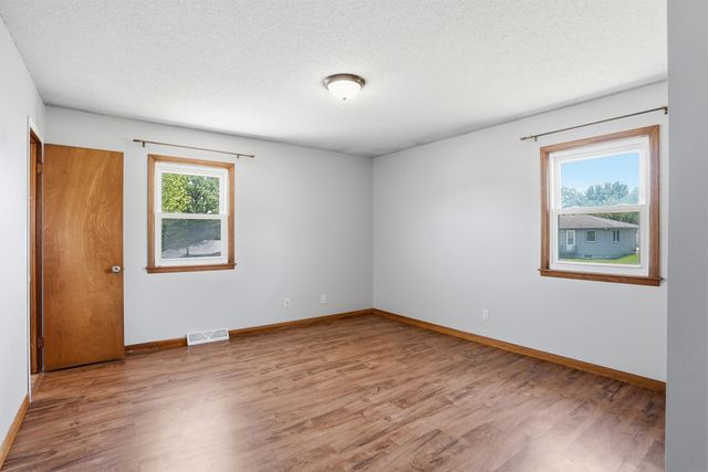 302 Dickens Street, Parkersburg, IA 50665