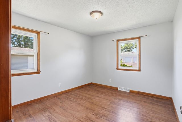 302 Dickens Street, Parkersburg, IA 50665