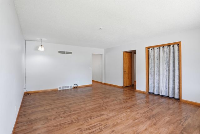 302 Dickens Street, Parkersburg, IA 50665