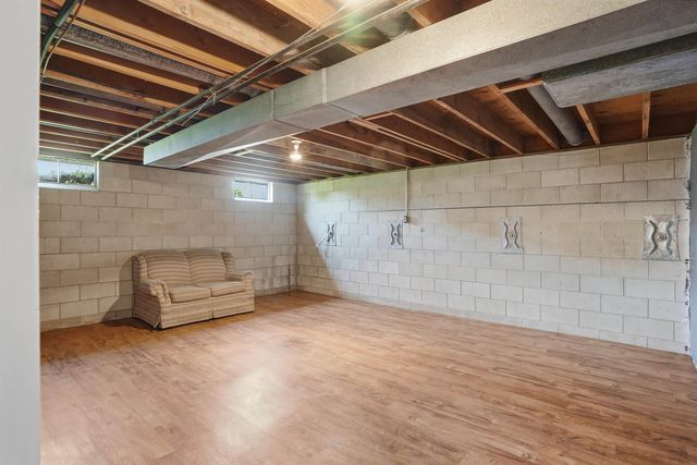302 Dickens Street, Parkersburg, IA 50665