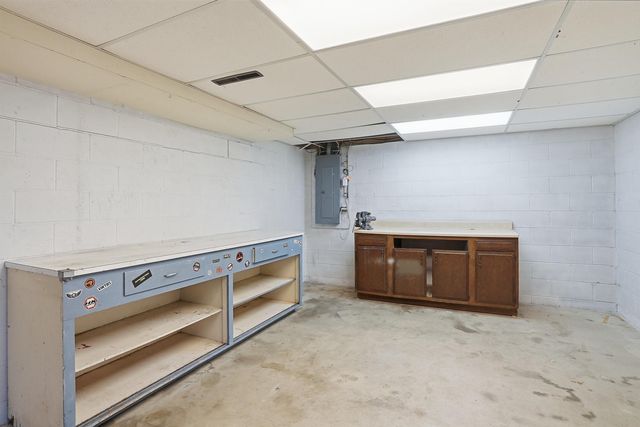 302 Dickens Street, Parkersburg, IA 50665
