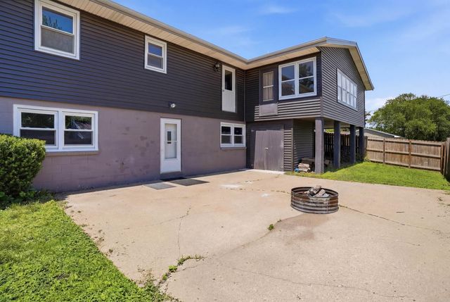 302 Dickens Street, Parkersburg, IA 50665