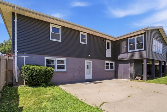 302 Dickens Street, Parkersburg, IA 50665