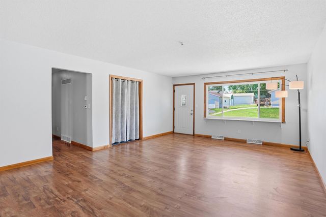 302 Dickens Street, Parkersburg, IA 50665