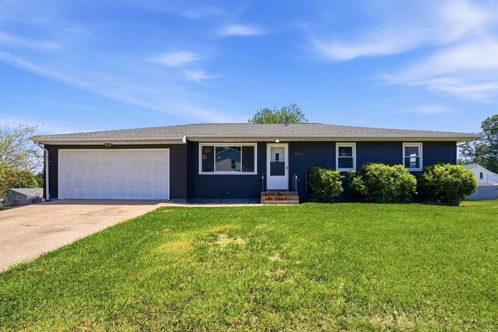 302 Dickens Street, Parkersburg, IA 50665