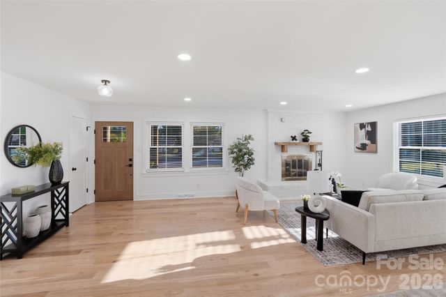 4314 Ivanhoe Place, Charlotte, NC 28205