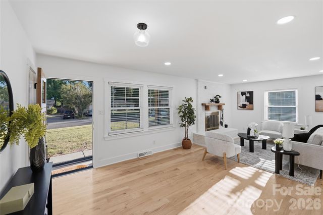 4314 Ivanhoe Place, Charlotte, NC 28205