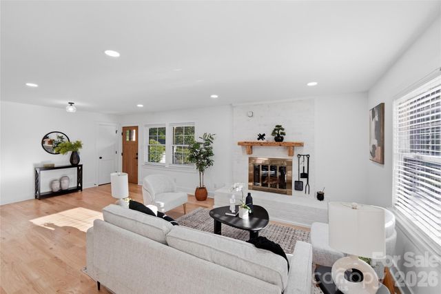 4314 Ivanhoe Place, Charlotte, NC 28205