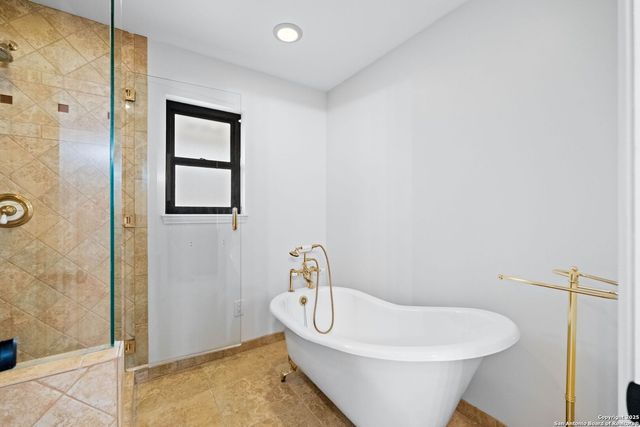 15809 HORSE CREEK ST, San Antonio, TX 78232