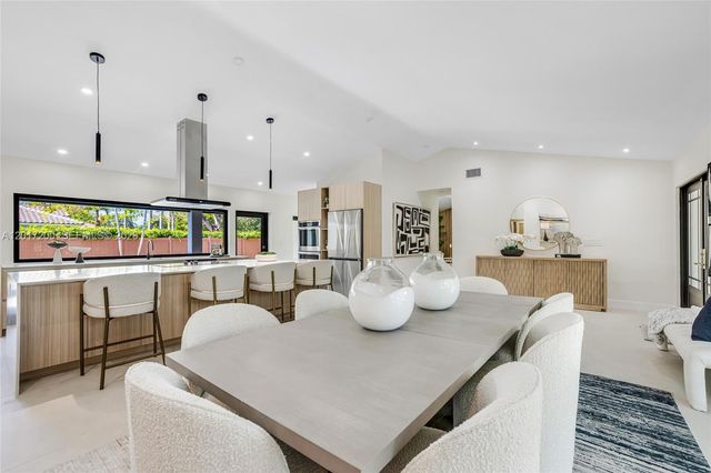 8120 SW 162nd St, Palmetto Bay, FL 33157