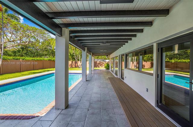8120 SW 162nd St, Palmetto Bay, FL 33157