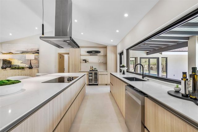 8120 SW 162nd St, Palmetto Bay, FL 33157