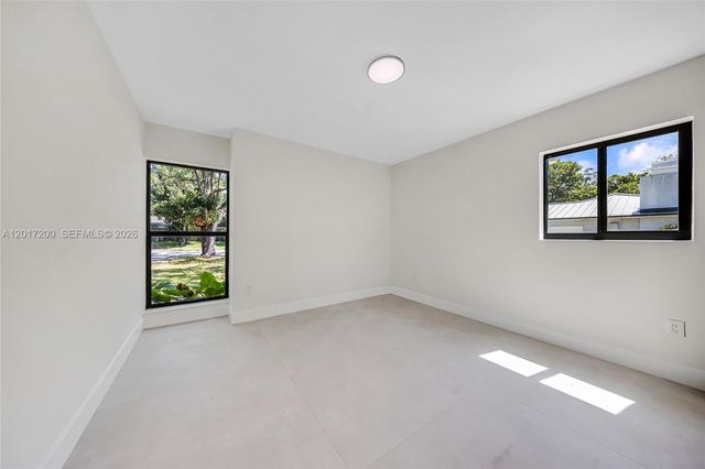 8120 SW 162nd St, Palmetto Bay, FL 33157