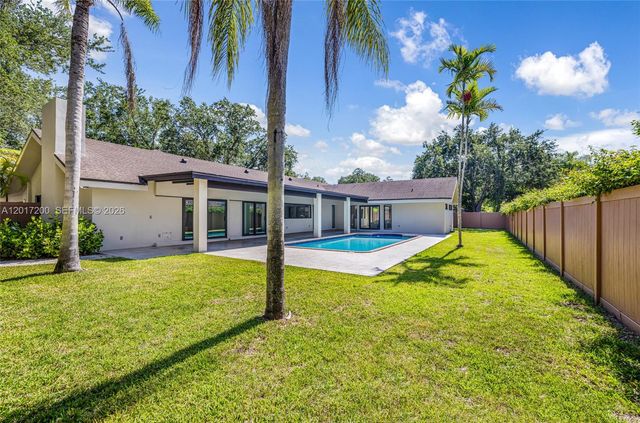 8120 SW 162nd St, Palmetto Bay, FL 33157