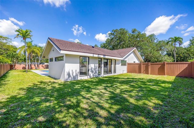 8120 SW 162nd St, Palmetto Bay, FL 33157