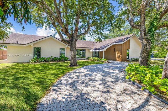 8120 SW 162nd St, Palmetto Bay, FL 33157