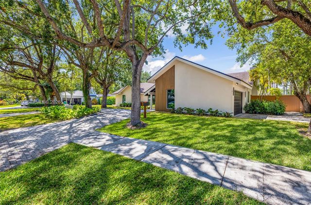 8120 SW 162nd St, Palmetto Bay, FL 33157
