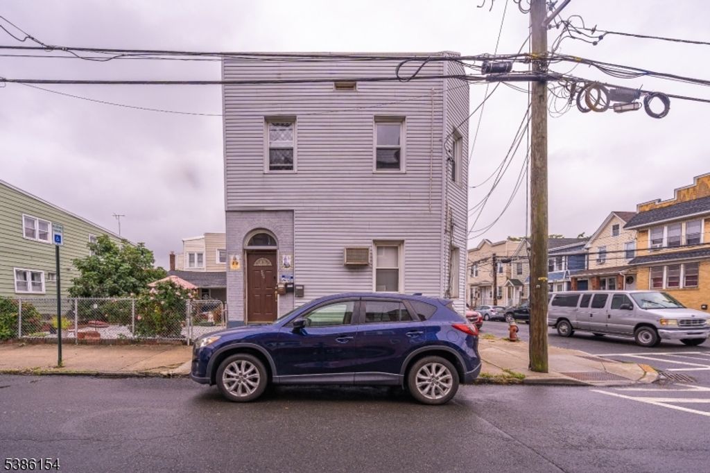 336 John St, Elizabeth City, NJ 07202