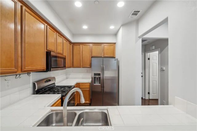 32 New Season, Irvine, CA 92602
