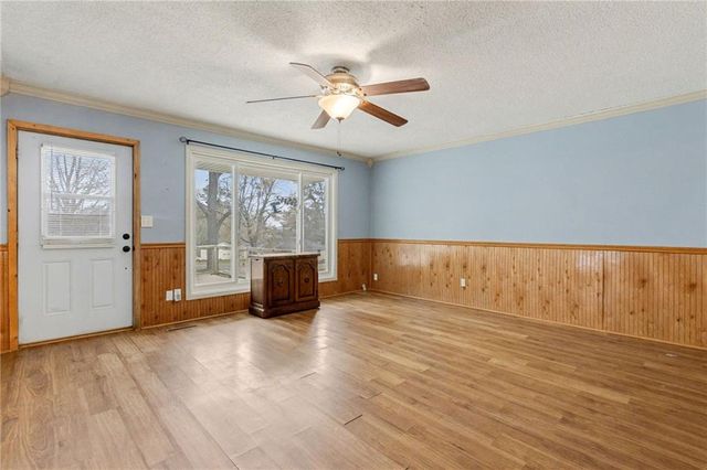 302 Dewey Avenue, Camden Point, MO 64018