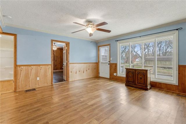 302 Dewey Avenue, Camden Point, MO 64018