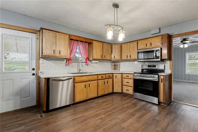 302 Dewey Avenue, Camden Point, MO 64018