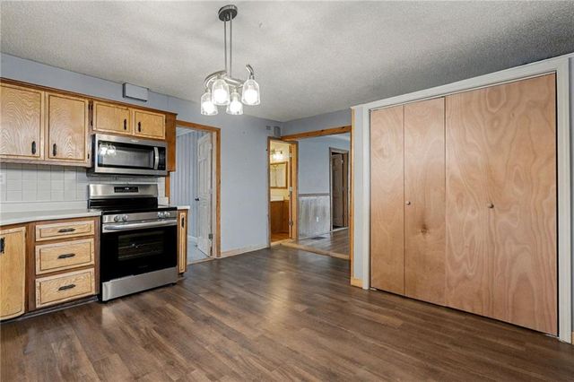 302 Dewey Avenue, Camden Point, MO 64018