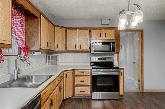 302 Dewey Avenue, Camden Point, MO 64018