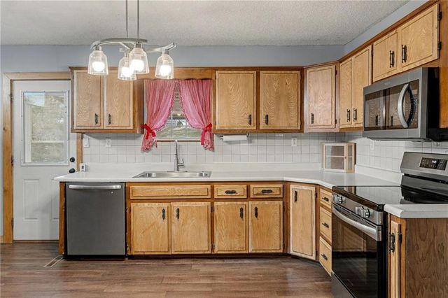 302 Dewey Avenue, Camden Point, MO 64018