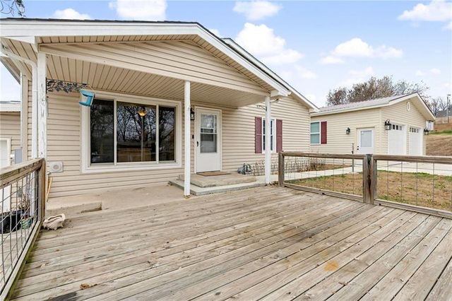 302 Dewey Avenue, Camden Point, MO 64018