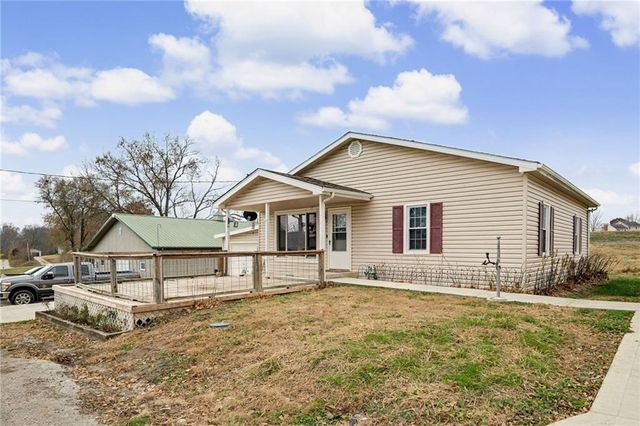 302 Dewey Avenue, Camden Point, MO 64018