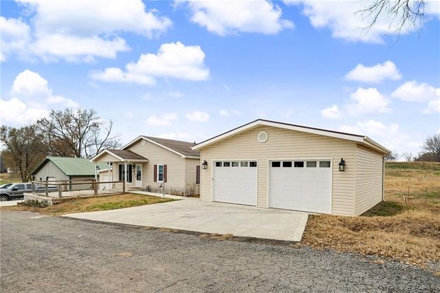 302 Dewey Avenue, Camden Point, MO 64018