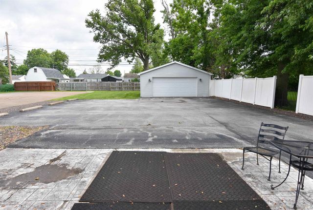 621 W Mill Road, Evansville, IN 47710