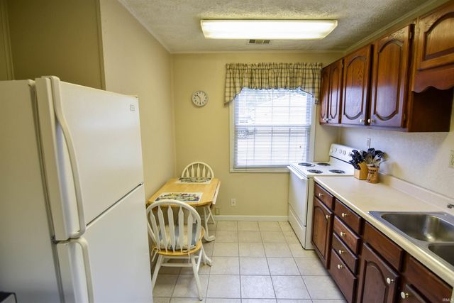 621 W Mill Road, Evansville, IN 47710
