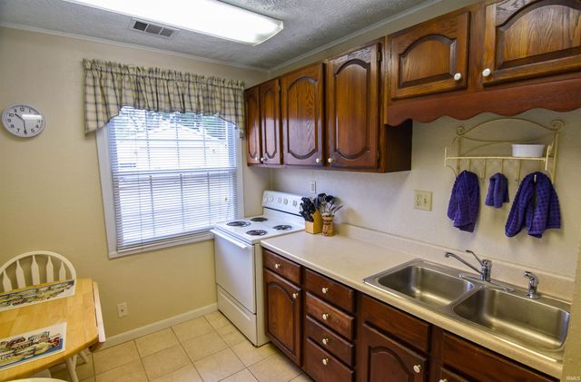 621 W Mill Road, Evansville, IN 47710