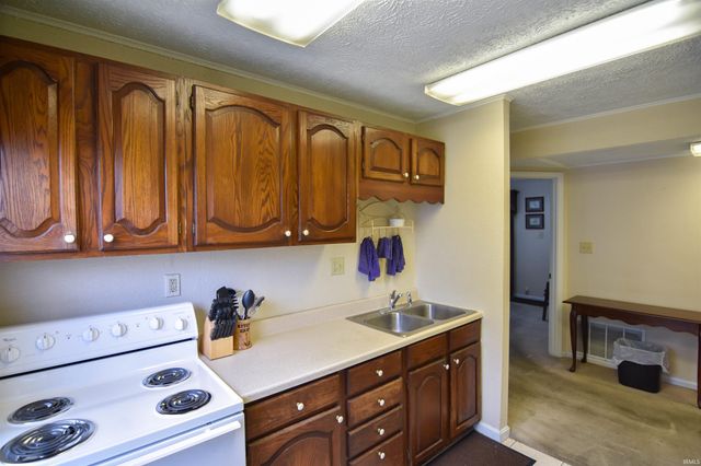 621 W Mill Road, Evansville, IN 47710
